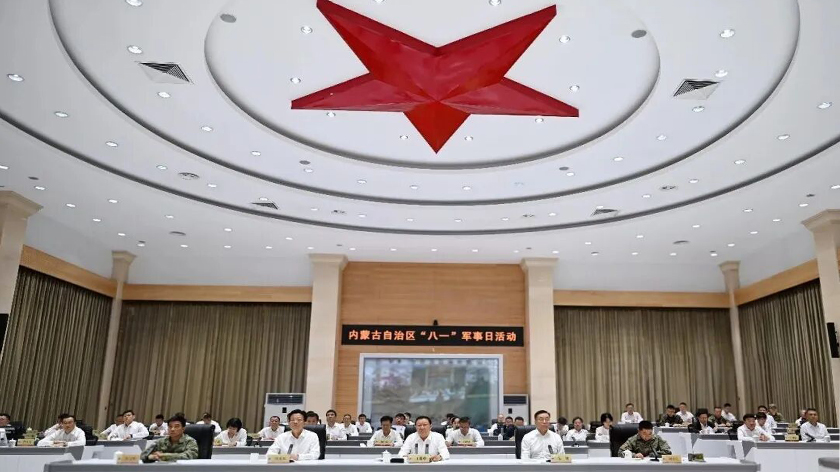 自治区党政领导参加“八一”军事日活动 王伟中讲话 包钢时光辉刘春江出席