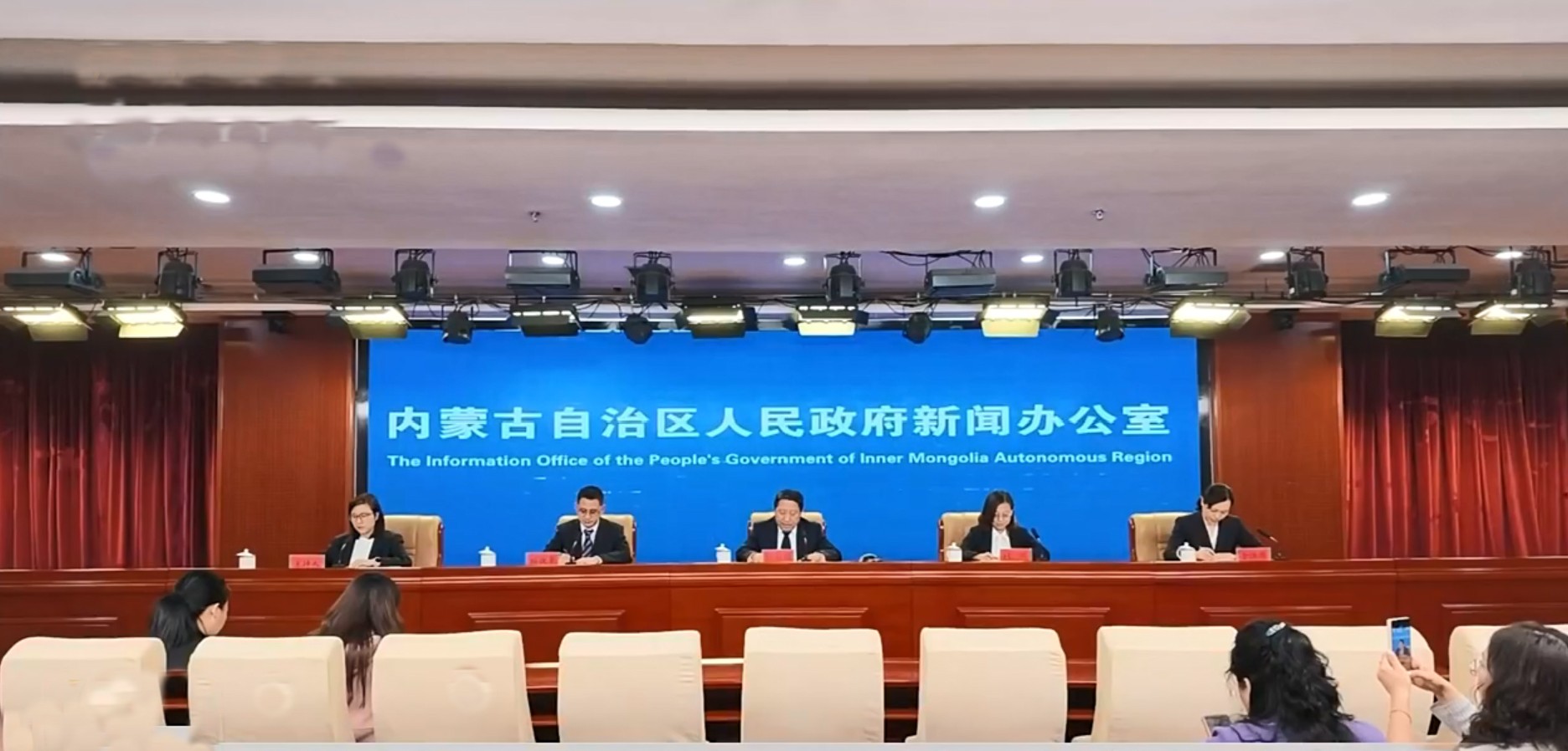 发布会.jpg